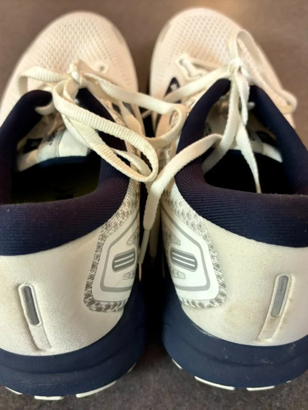 ~~Brooks Ghost 14 Men’s Size 12 Running & Walking Sneakers Gray/White..VGUC!!!..